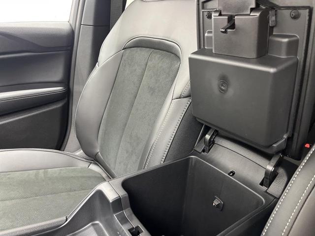 Photo of 2025 Metallic Jeep Grand Cherokee