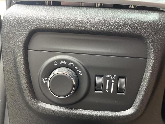 Photo of 2025 Metallic Jeep Grand Cherokee