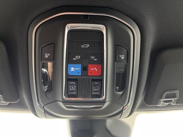 Photo of 2025 Metallic Jeep Grand Cherokee