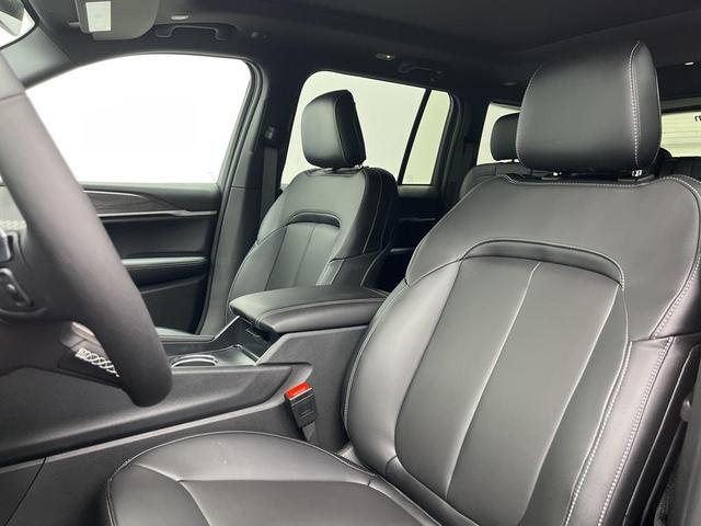 Photo of 2025 Diamond Black Jeep Grand Cherokee
