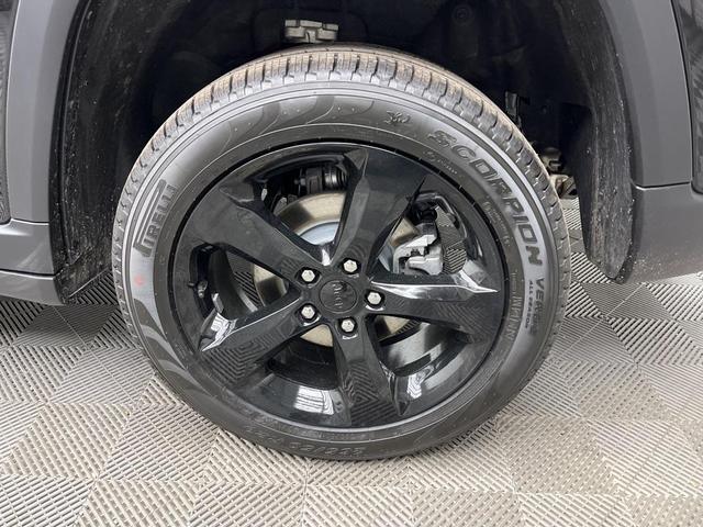 Photo of 2025 Diamond Black Jeep Grand Cherokee
