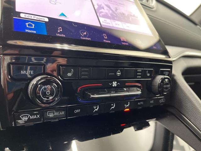Photo of 2025 Diamond Black Jeep Grand Cherokee
