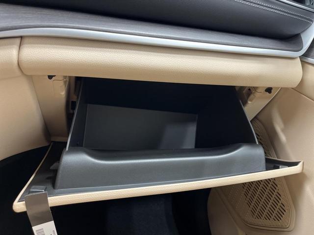 Photo of 2025 Metallic Jeep Grand Cherokee