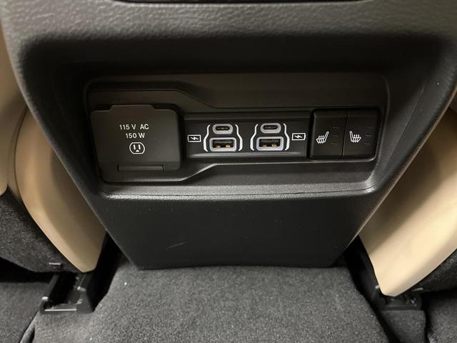 Photo of 2025 Metallic Jeep Grand Cherokee