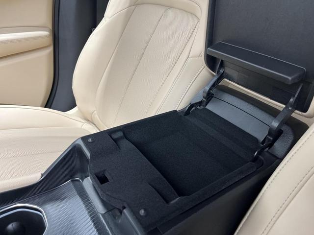 Photo of 2025 Metallic Jeep Grand Cherokee