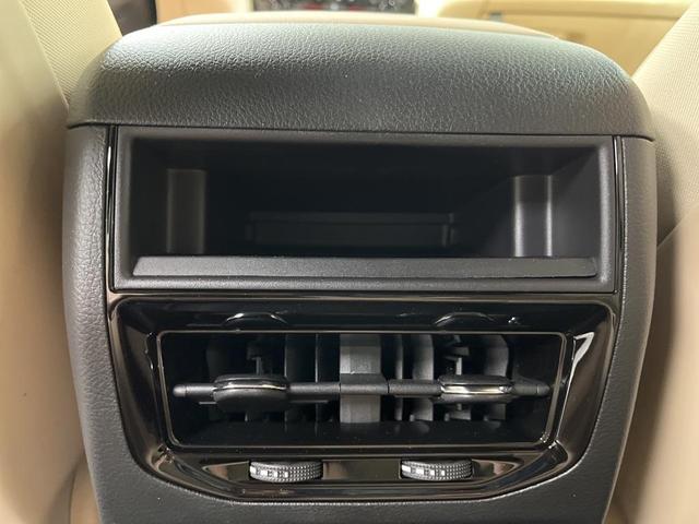 Photo of 2025 Metallic Jeep Grand Cherokee