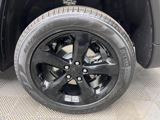 Photo of 2025 Metallic Jeep Grand Cherokee