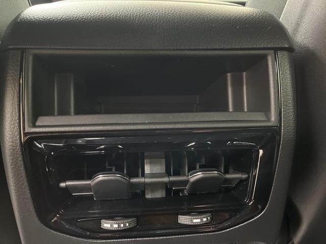 Photo of 2025 Metallic Jeep Grand Cherokee