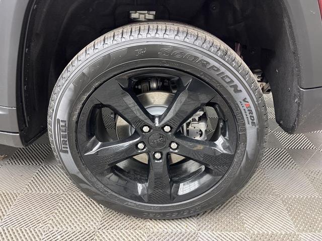 Photo of 2025 Velvet Red Pearlcoat Jeep Grand Cherokee