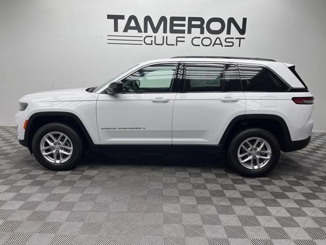 Photo of 2025 Bright White Clearcoat Jeep Grand Cherokee