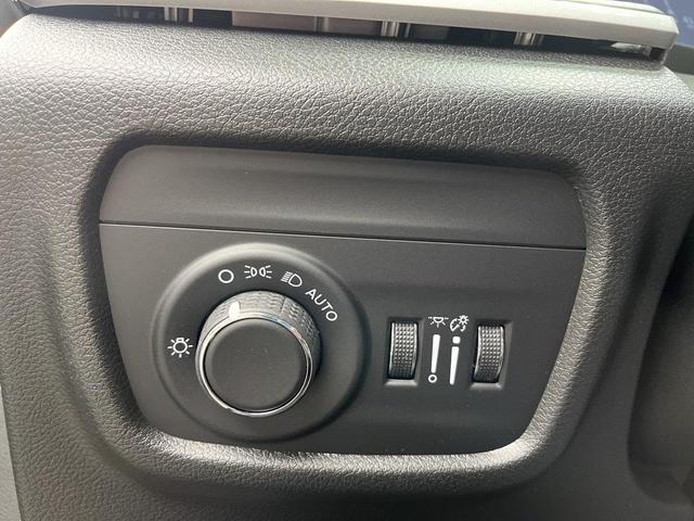 Photo of 2025 Bright White Clearcoat Jeep Grand Cherokee