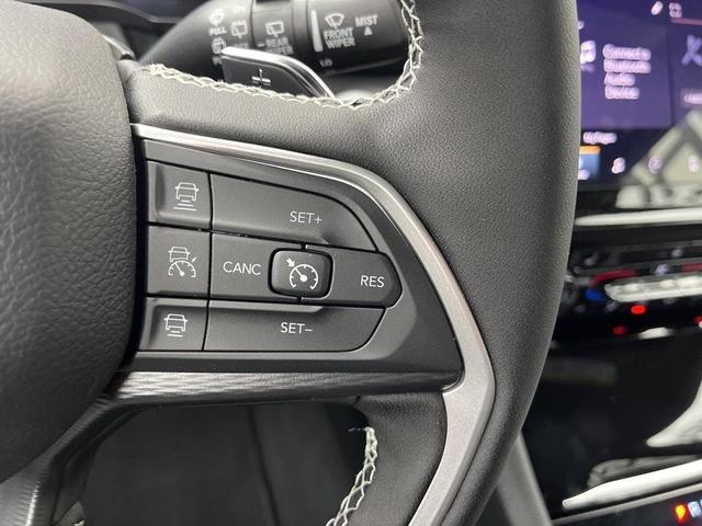 Photo of 2025 Bright White Clearcoat Jeep Grand Cherokee