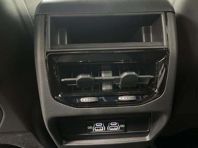 Photo of 2025 Bright White Clearcoat Jeep Grand Cherokee