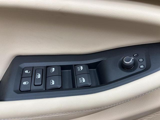 Photo of 2025 Metallic Jeep Grand Cherokee