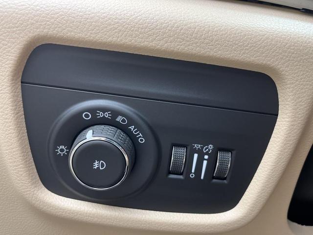 Photo of 2025 Metallic Jeep Grand Cherokee