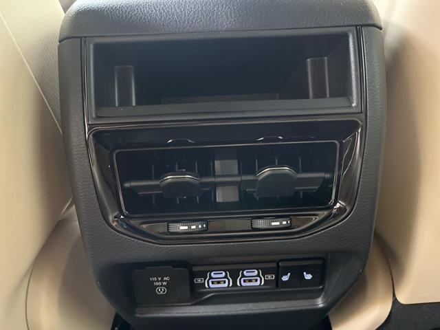 Photo of 2025 Metallic Jeep Grand Cherokee