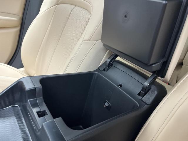 Photo of 2025 Metallic Jeep Grand Cherokee