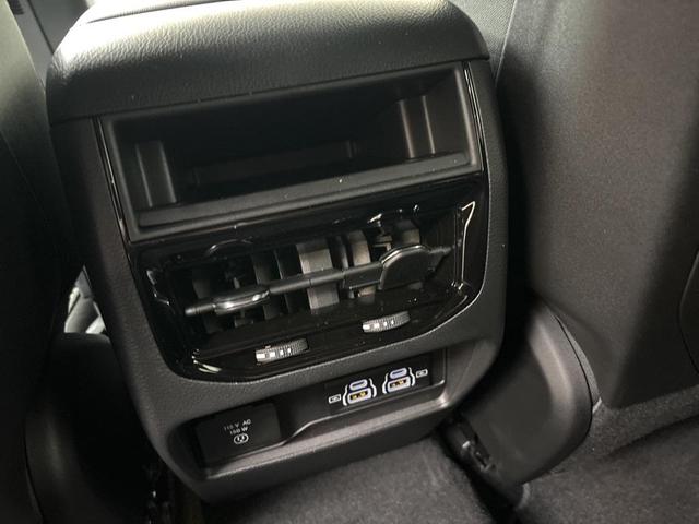 Photo of 2025 Bright White Clearcoat Jeep Grand Cherokee