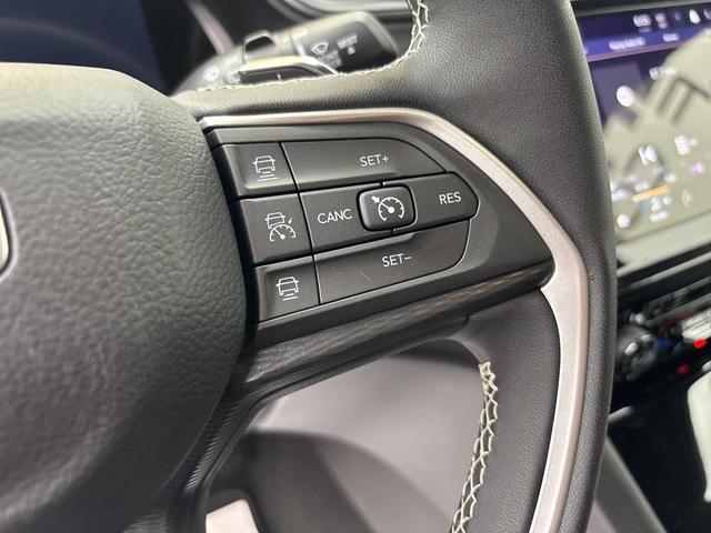 Photo of 2025 Bright White Clearcoat Jeep Grand Cherokee