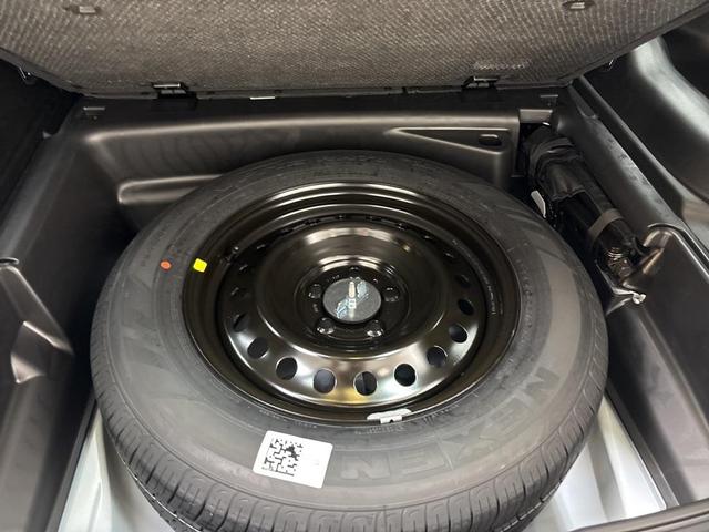 Photo of 2025 Bright White Clearcoat Jeep Grand Cherokee
