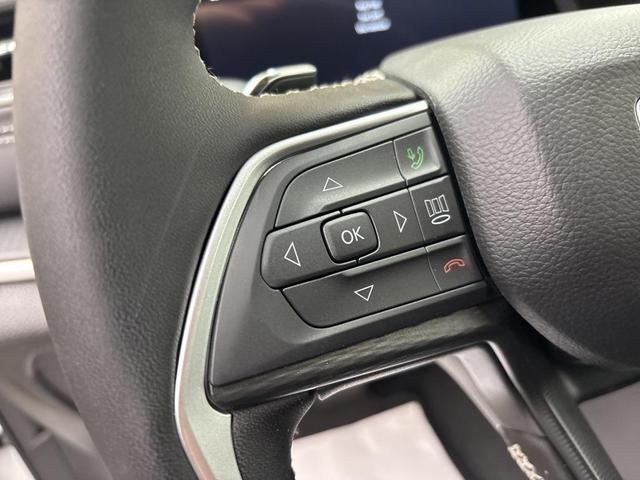 Photo of 2025 Bright White Clearcoat Jeep Grand Cherokee