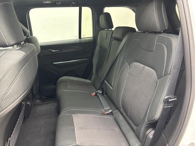 Photo of 2025 Bright White Clearcoat Jeep Grand Cherokee