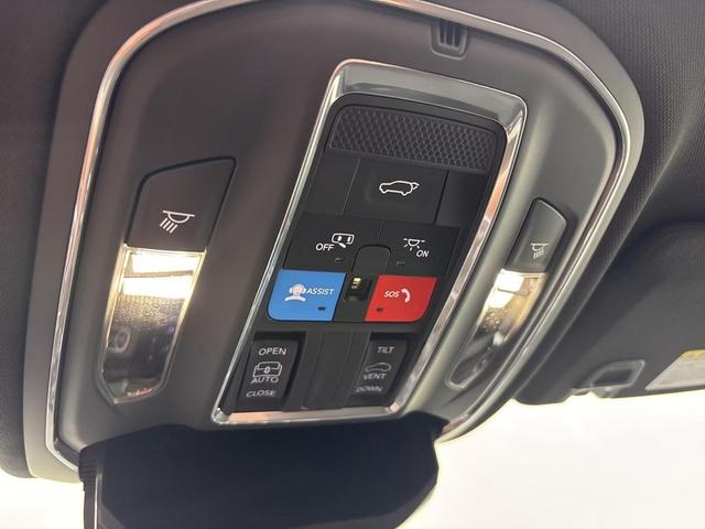 Photo of 2025 Bright White Clearcoat Jeep Grand Cherokee
