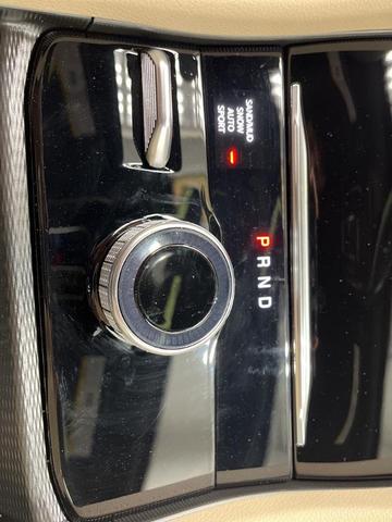 Photo of 2025 Metallic Jeep Grand Cherokee
