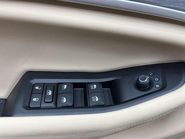 Photo of 2025 Metallic Jeep Grand Cherokee