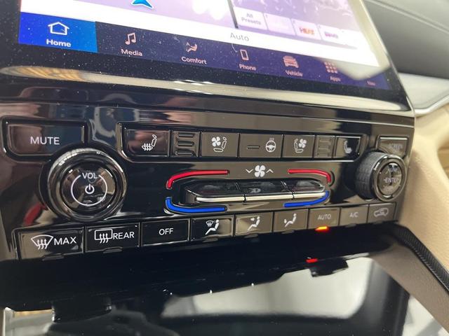 Photo of 2025 Metallic Jeep Grand Cherokee