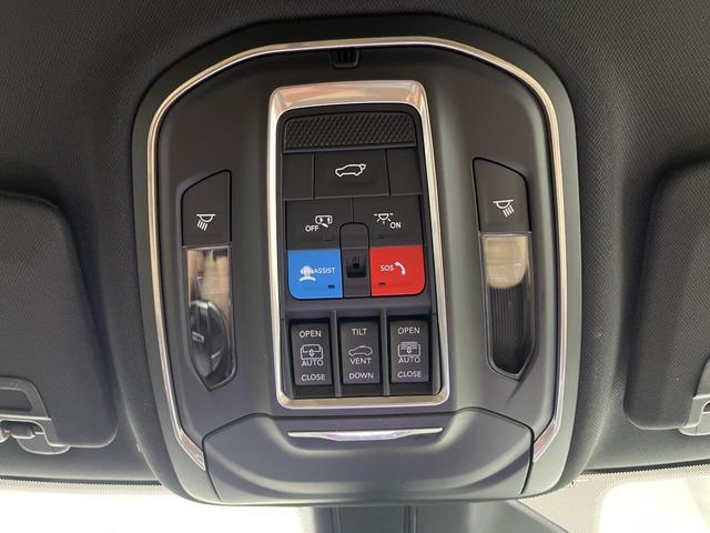 Photo of 2025 Metallic Jeep Grand Cherokee