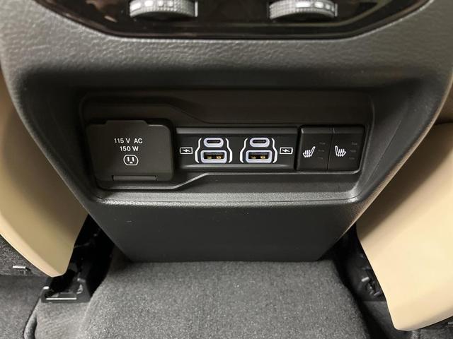Photo of 2025 Metallic Jeep Grand Cherokee