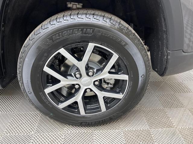 Photo of 2025 Metallic Jeep Grand Cherokee