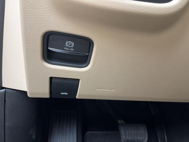 Photo of 2025 Metallic Jeep Grand Cherokee