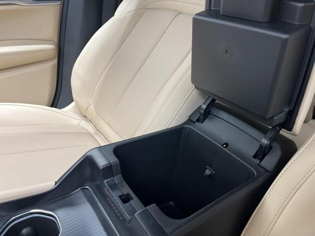 Photo of 2025 Metallic Jeep Grand Cherokee