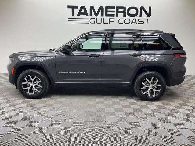 Photo of 2025 Metallic Jeep Grand Cherokee