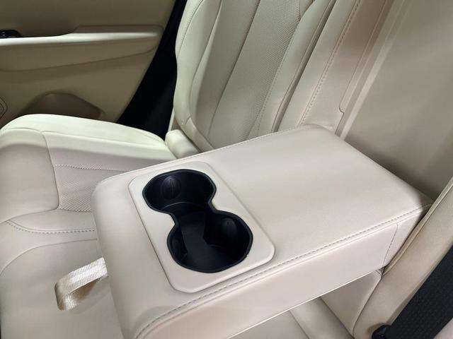 Photo of 2025 Metallic Jeep Grand Cherokee