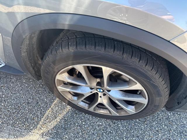 Photo of 2024 Gray BMW X5