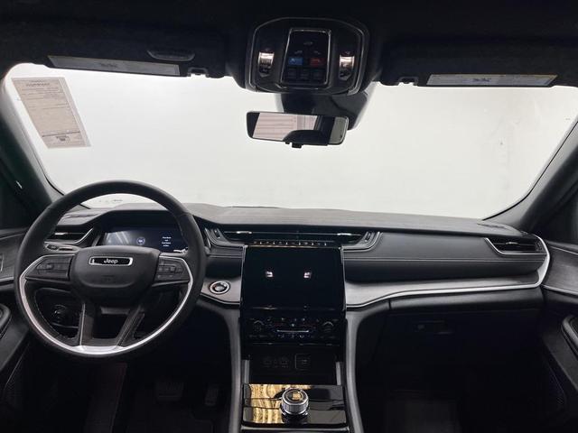 Photo of 2025 Diamond Black Jeep Grand Cherokee