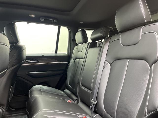 Photo of 2025 Diamond Black Jeep Grand Cherokee