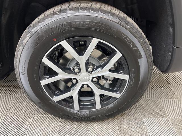 Photo of 2025 Diamond Black Jeep Grand Cherokee