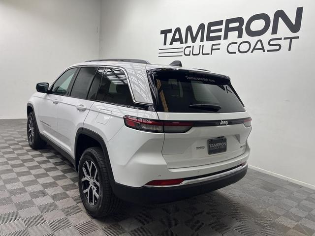 Photo of 2025 Bright White Clearcoat Jeep Grand Cherokee