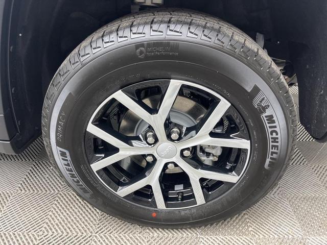 Photo of 2025 Bright White Clearcoat Jeep Grand Cherokee