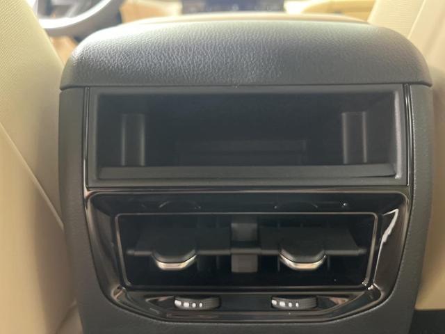 Photo of 2025 Bright White Clearcoat Jeep Grand Cherokee