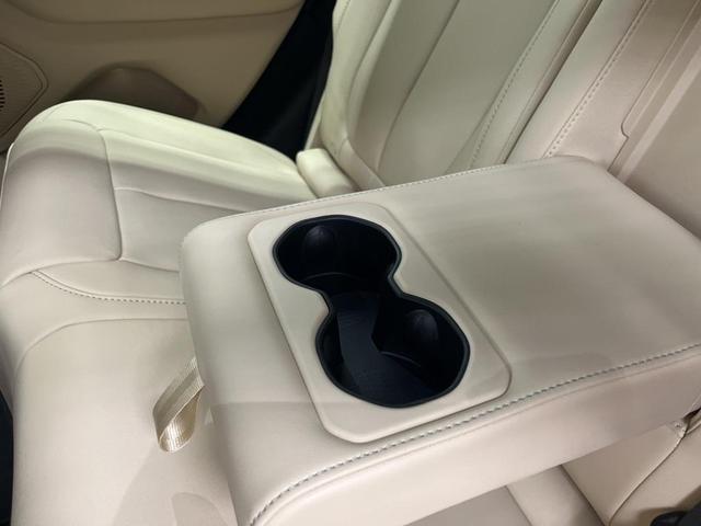 Photo of 2025 Bright White Clearcoat Jeep Grand Cherokee