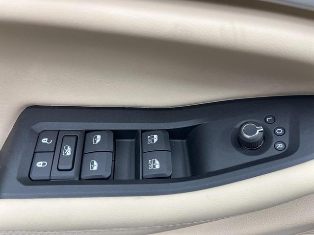 Photo of 2025 Bright White Clearcoat Jeep Grand Cherokee