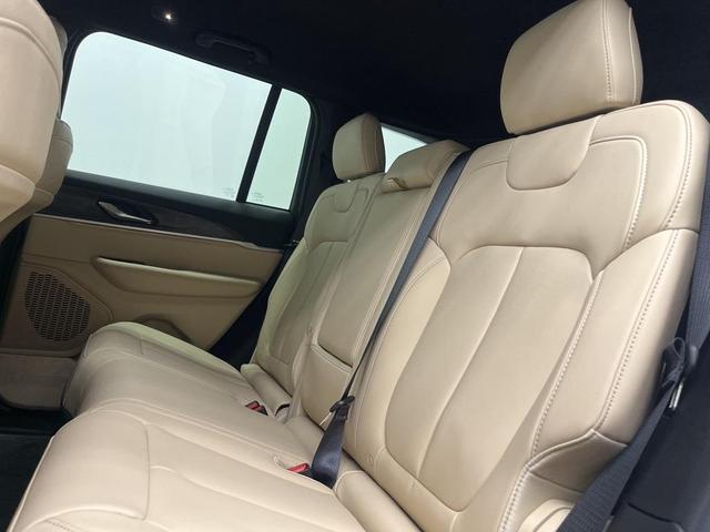Photo of 2025 Bright White Clearcoat Jeep Grand Cherokee
