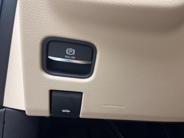 Photo of 2025 Bright White Clearcoat Jeep Grand Cherokee