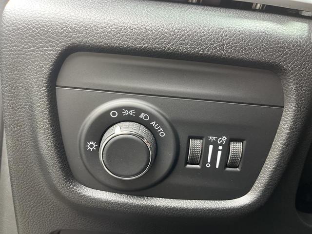 Photo of 2025 Metallic Jeep Grand Cherokee