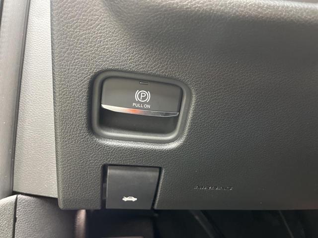 Photo of 2025 Metallic Jeep Grand Cherokee